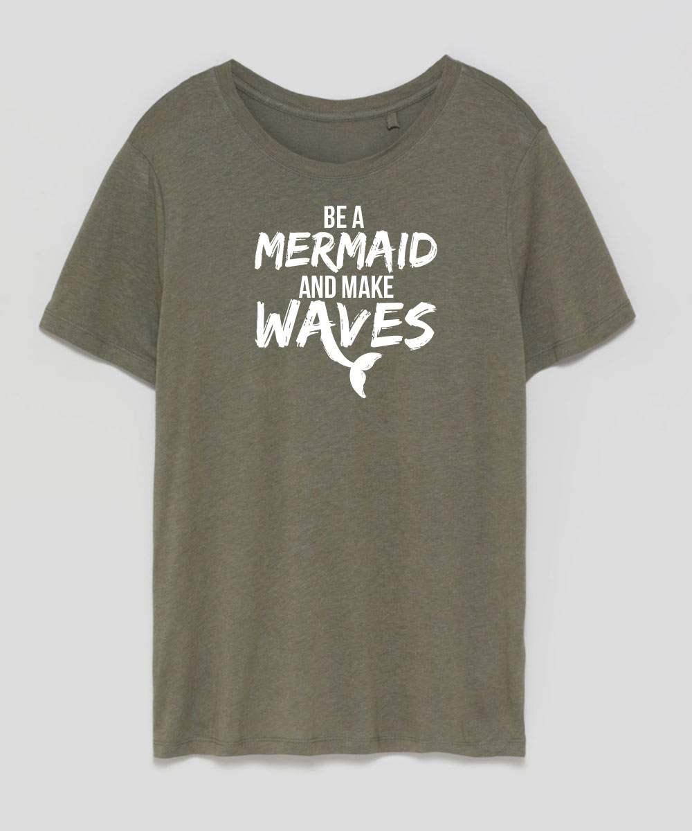 T-shirt Verde Tropa "Be a Mermaid and Make Waves" Estampagem Grande