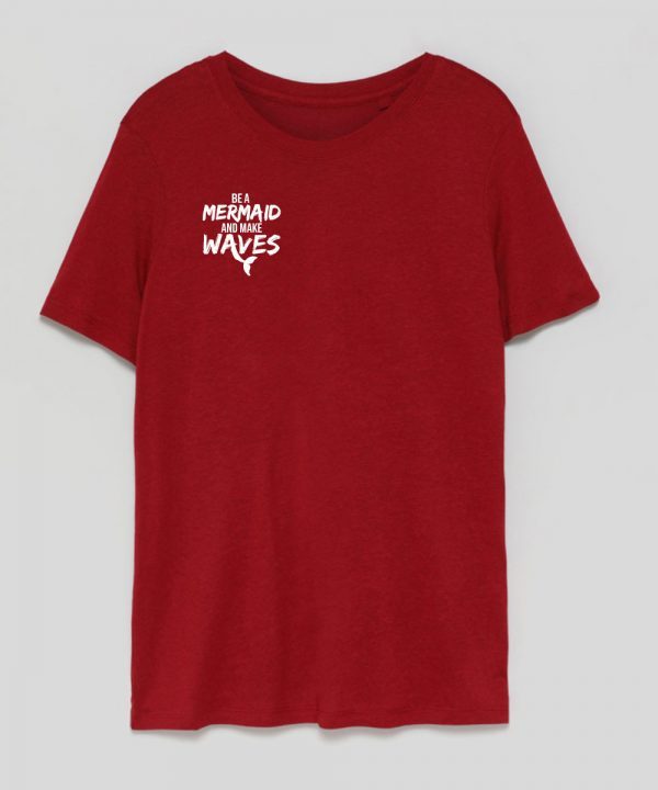 T-shirt Vermelha "Be a Mermaid and Make Waves" Estampagem Pequena